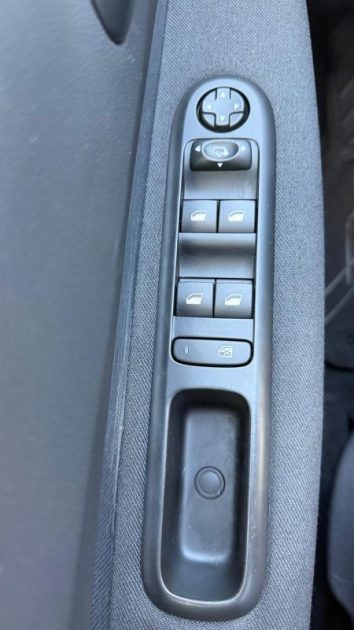 PEUGEOT 5008 1.6 HDI 120CV S&S STYLE EAT6 