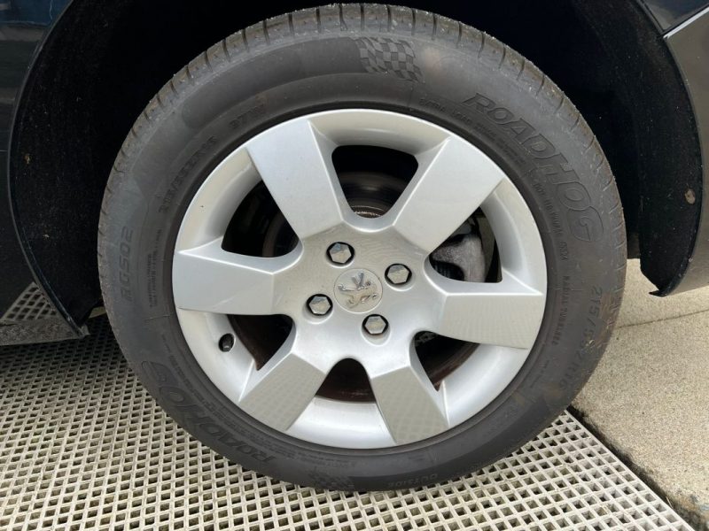 PEUGEOT 5008 1.6 HDI 112CV PREMIUM 7 PLACES