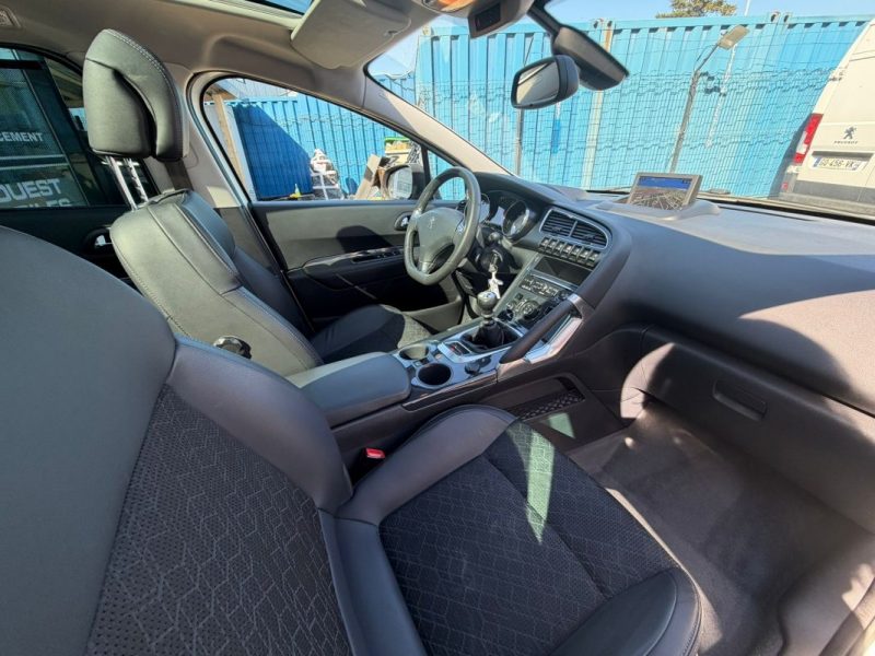 PEUGEOT 3008 1.6 HDI 115CV S&S ALLURE 