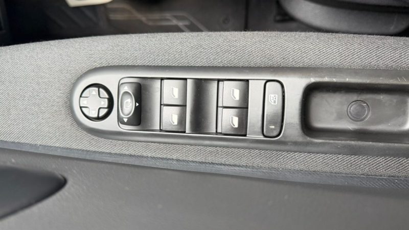 PEUGEOT 5008 1.6 HDI 120CV S&S STYLE EAT6 