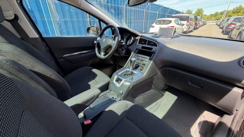 PEUGEOT 5008 1.6 HDI 120CV S&S STYLE EAT6 